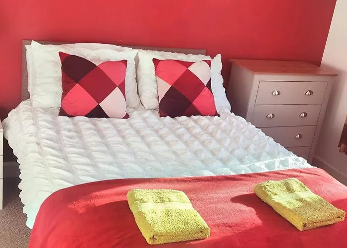 Parkside 2 Bedrooms Appartment With Encolsed Garden