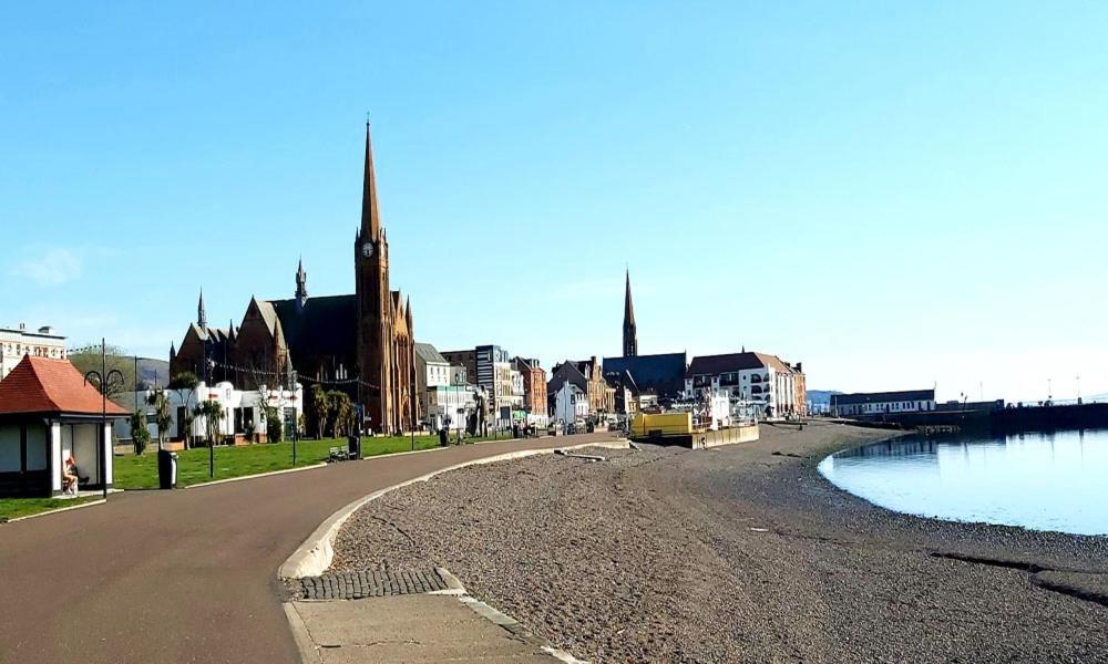 Parkside 2 Bedrooms With Encolsed Garden Apartment Largs
