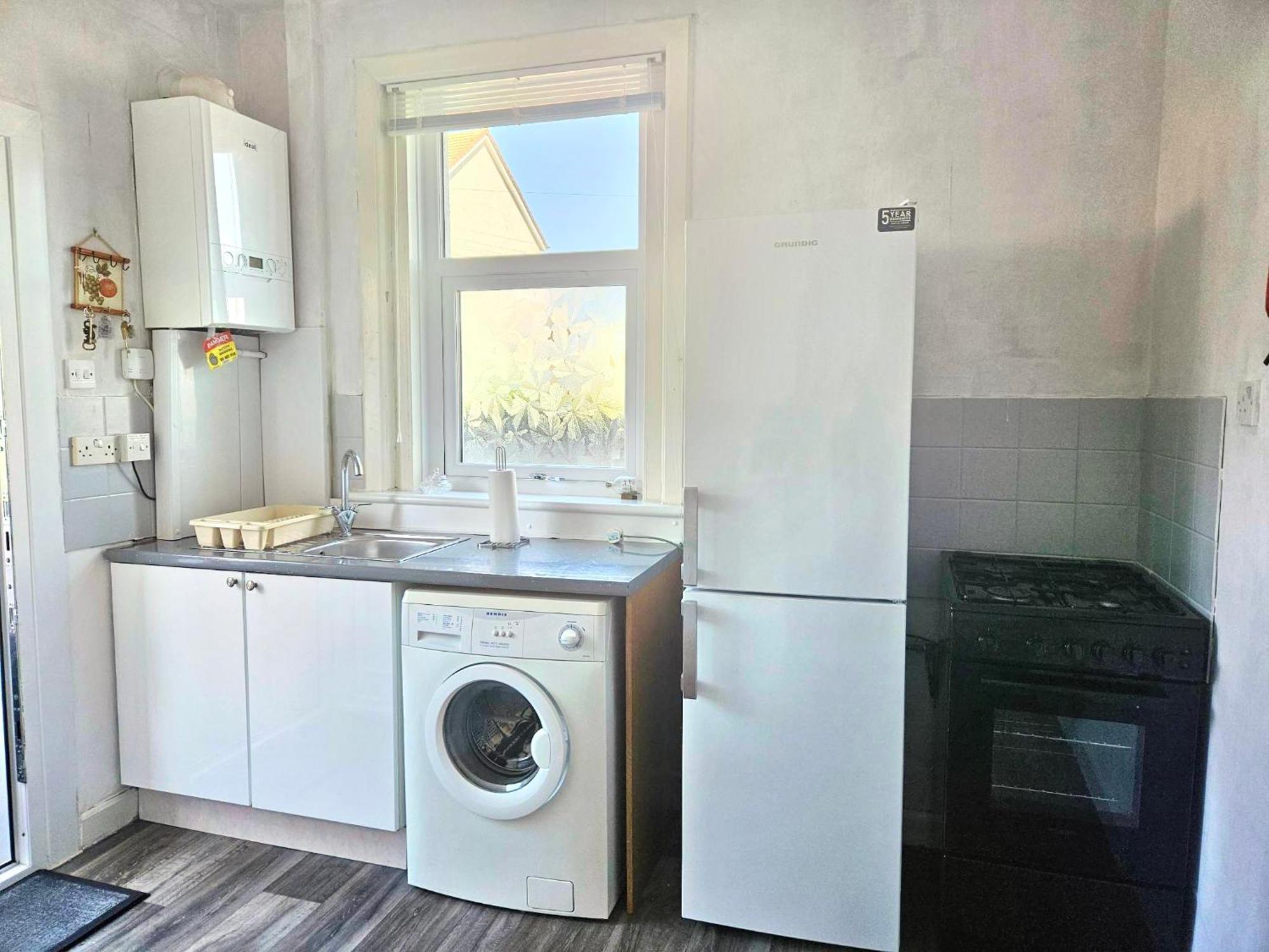 Parkside 2 Bedrooms With Encolsed Garden Apartment