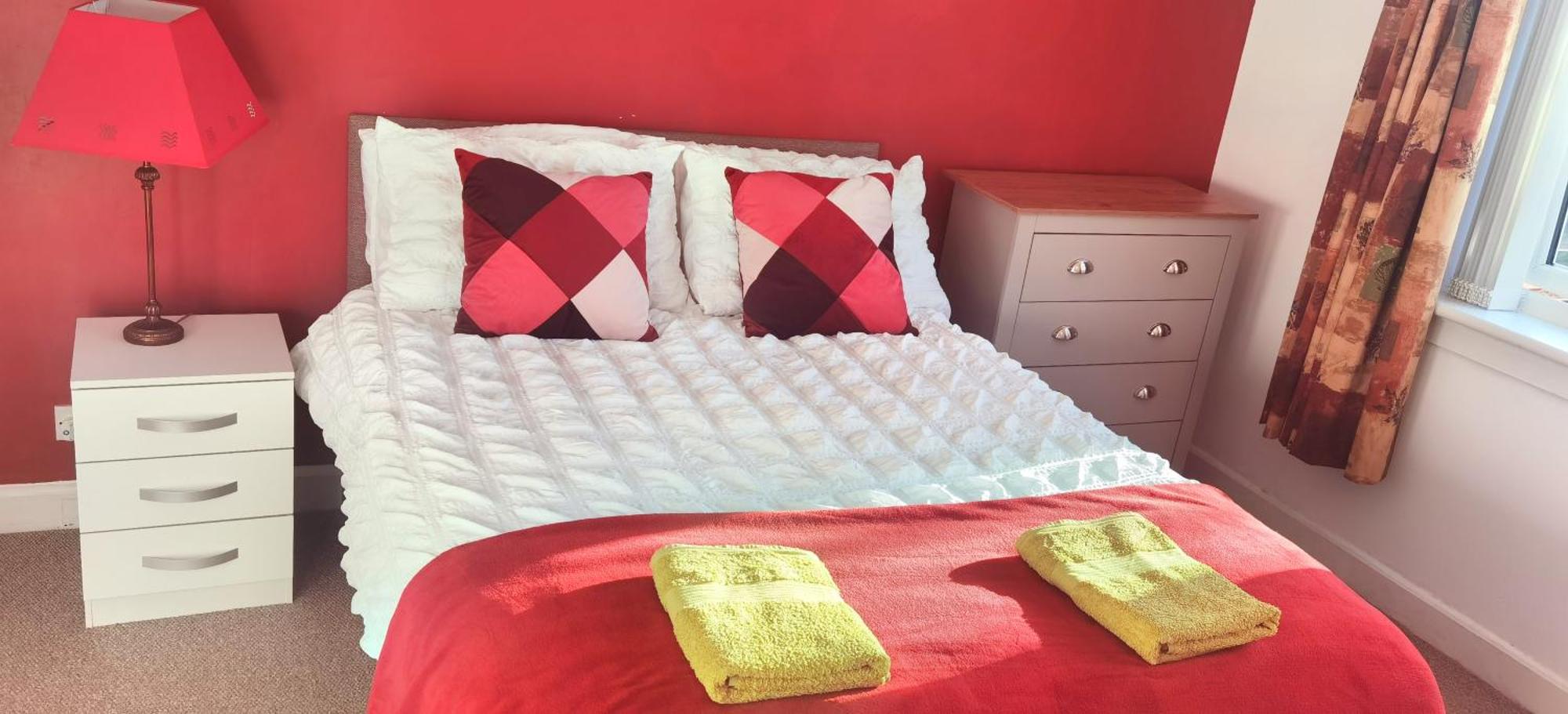 Parkside 2 Bedrooms With Encolsed Garden *